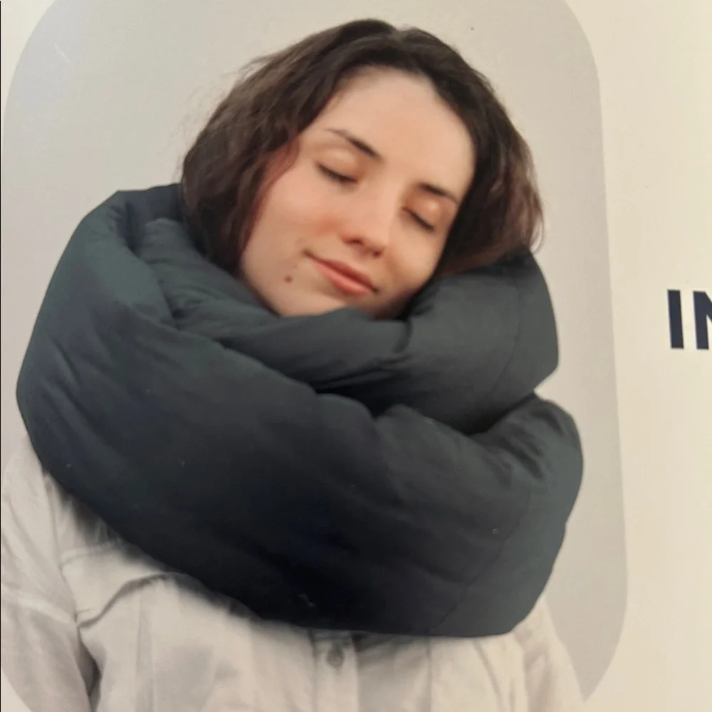Huzi Infinity Pillow in grey versatile neck scarf support for travel/sleep, NWT